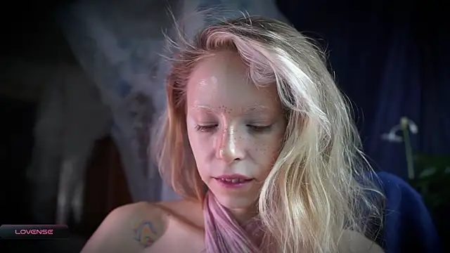 Snapshot of _Phantom_thread_ chatting on October 2025 09:57:01 AM Phantom thread online show from October 2025 09:57:01 AM