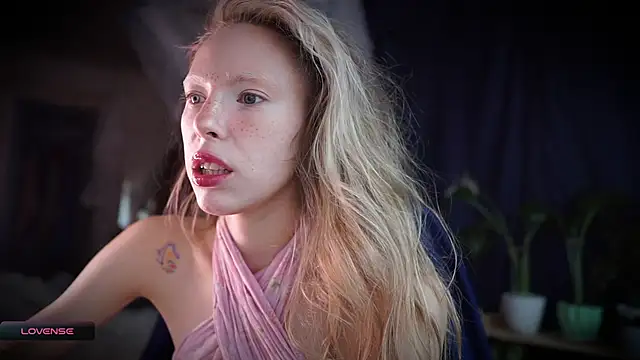 Snapshot of _Phantom_thread_ chatting on November 2025 09:42:02 AM Phantom thread online show from November 2025 09:42:02 AM