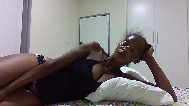 Snapshot of sweets_80 chatting on October 2025 08:19:01 PM sweets 80 online show from October 2025 08:19:01 PM