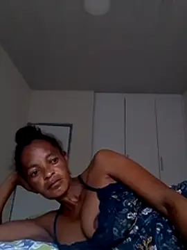 Snapshot of sweets_80 chatting on October 2025 03:43:01 AM sweets 80 online show from October 2025 03:43:01 AM