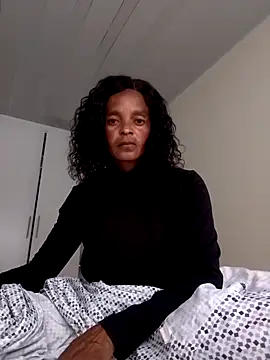 Snapshot of sweets_80 chatting on November 2025 02:51:01 PM sweets 80 online show from November 2025 02:51:01 PM