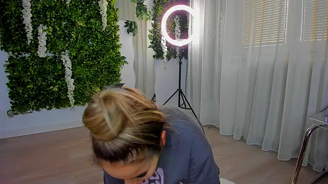 Snapshot of VivienCarter chatting on October 2025 10:14:01 AM VivienCarter online show from October 2025 10:14:01 AM