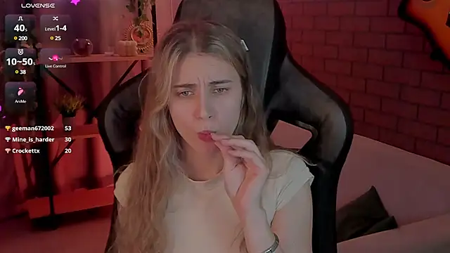 EllieCutes online show from December 2024 03:33:02 PM
