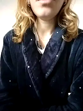 Snapshot of EvaRush chatting on November 2025 09:43:01 AM EvaRush online show from November 2025 09:43:01 AM