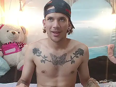 Snapshot of tylor_boy chatting on November 2025 07:47:02 PM tylor boy online show from November 2025 07:47:02 PM