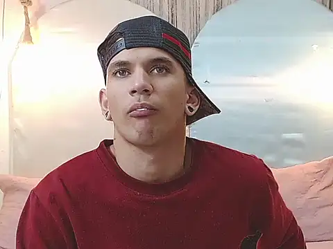 Snapshot of tylor_boy chatting on December 2025 04:07:02 AM tylor boy online show from December 2025 04:07:02 AM