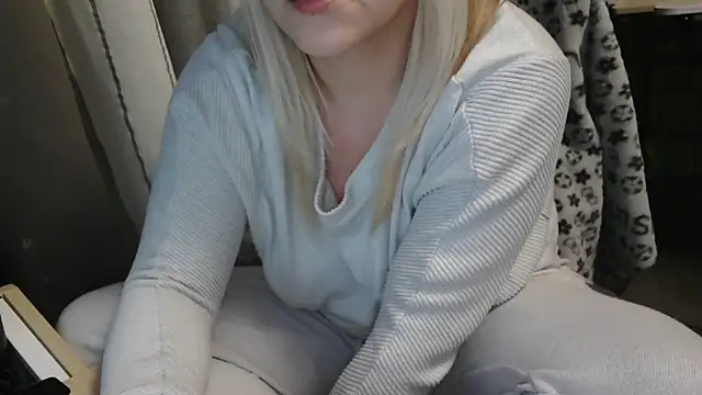 Snapshot of LaRa_forU chatting on February 2025 09:46:02 PM LaRa forU online show from February 2025 09:46:02 PM