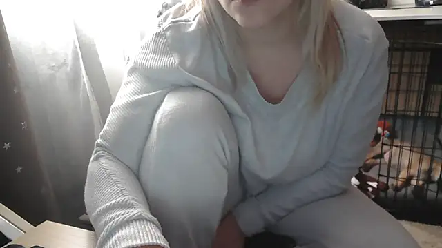 Snapshot of LaRa_forU chatting on February 2025 11:04:01 AM LaRa forU online show from February 2025 11:04:01 AM