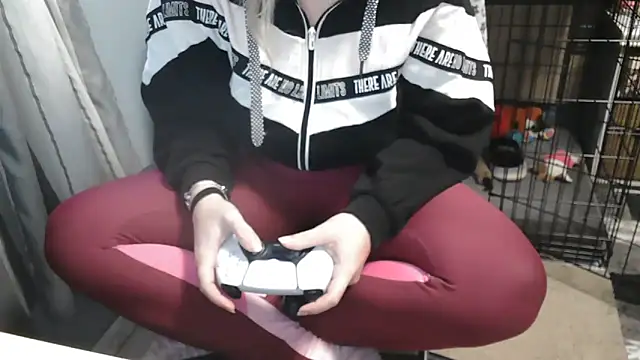 Snapshot of LaRa_forU chatting on February 2025 05:41:02 PM LaRa forU online show from February 2025 05:41:02 PM