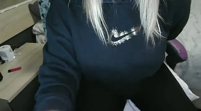 Snapshot of LaRa_forU chatting on March 2025 08:21:02 PM LaRa forU online show from March 2025 08:21:02 PM