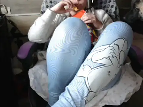 Snapshot of LaRa_forU chatting on March 2025 05:17:02 PM LaRa forU online show from March 2025 05:17:02 PM