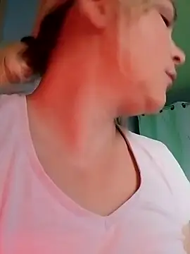 Snapshot of LaRa_forU chatting on September 2025 09:19:02 AM LaRa forU online show from September 2025 09:19:02 AM