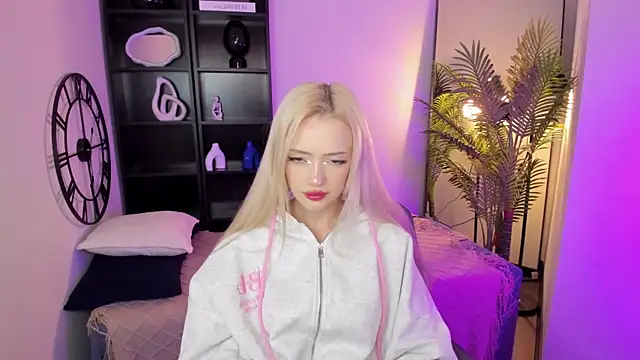 Snapshot of EmilyAir chatting on November 2025 03:45:01 PM EmilyAir online show from November 2025 03:45:01 PM