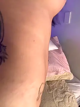 Snapshot of Mae_Henao9 chatting on October 2025 08:47:02 AM Mae Henao9 online show from October 2025 08:47:02 AM