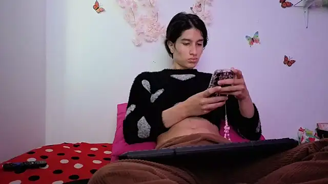 Snapshot of Safiro_Queen chatting on November 2025 12:02:02 PM Safiro Queen online show from November 2025 12:02:02 PM