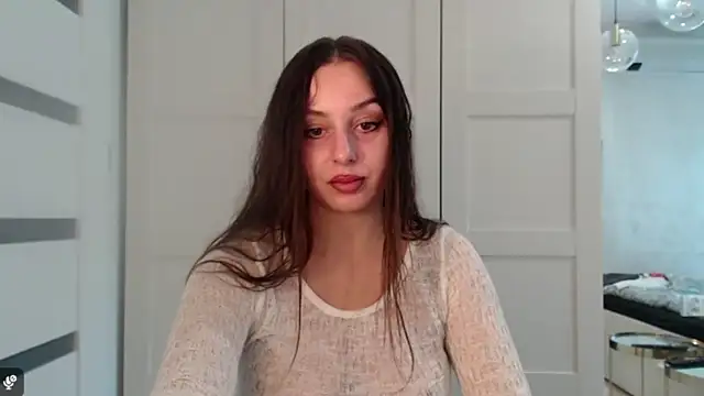 courtneyPerfect online show from October 2025 01:43:02 PM