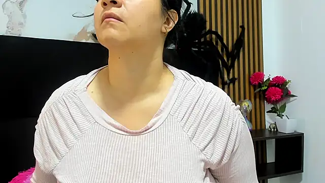 Snapshot of Ambber_moon chatting on October 2025 03:28:02 AM Ambber moon online show from October 2025 03:28:02 AM