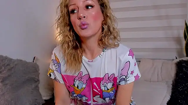 Snapshot of Sammykatt chatting on September 2025 03:17:01 PM Sammykatt online show from September 2025 03:17:01 PM