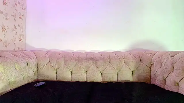 kira mz online show from October 2025 12:04:02 PM