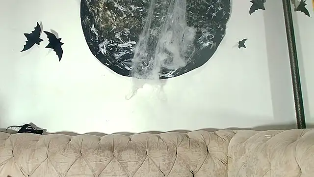 kira mz online show from October 2025 11:58:01 AM