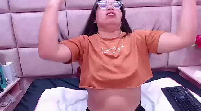 Miaa Smiith  online show from December 2024 06:31:02 AM