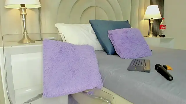 Any Petitte online show from January 2025 01:36:02 AM