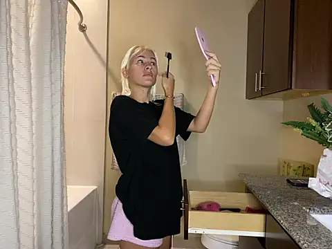 Snapshot of girlfriendmissy chatting on September 2025 12:03:02 AM girlfriendmissy online show from September 2025 12:03:02 AM