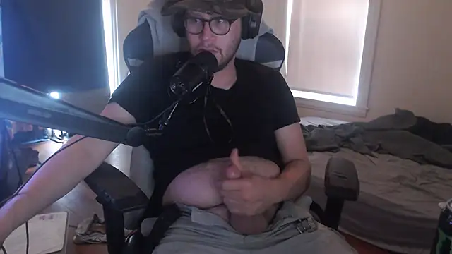 chicostick413 online show from September 2025 04:45:01 PM