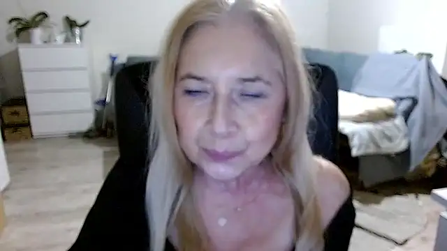 sofia xkiss online show from December 2024 05:55:01 PM