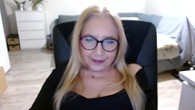 sofia xkiss online show from December 2024 05:59:02 PM