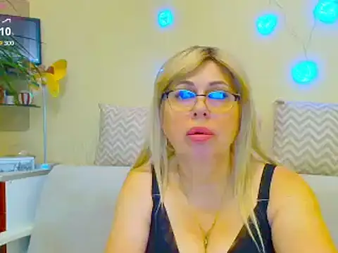 SusieNoreen online show from February 2025 04:12:02 AM