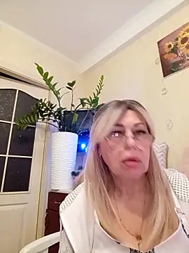 SusieNoreen online show from September 2025 11:21:01 PM