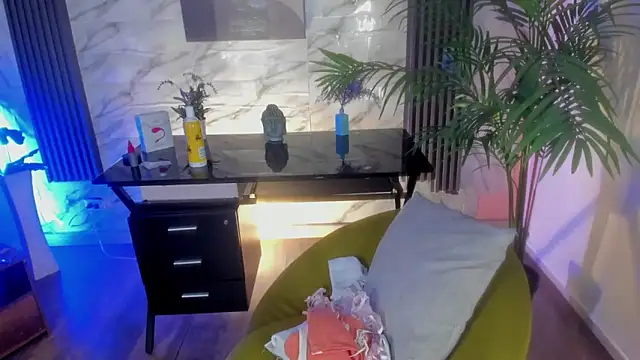 Snapshot of SofiaGomez420 chatting on February 2025 06:43:02 AM SofiaGomez420 online show from February 2025 06:43:02 AM