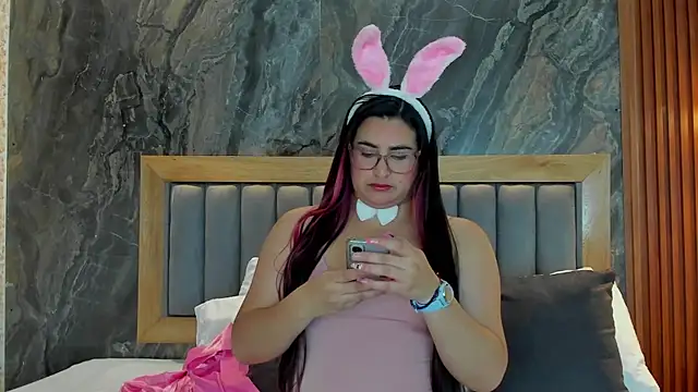 Snapshot of BellaPeers_ chatting on October 2025 11:44:01 AM BellaPeers online show from October 2025 11:44:01 AM