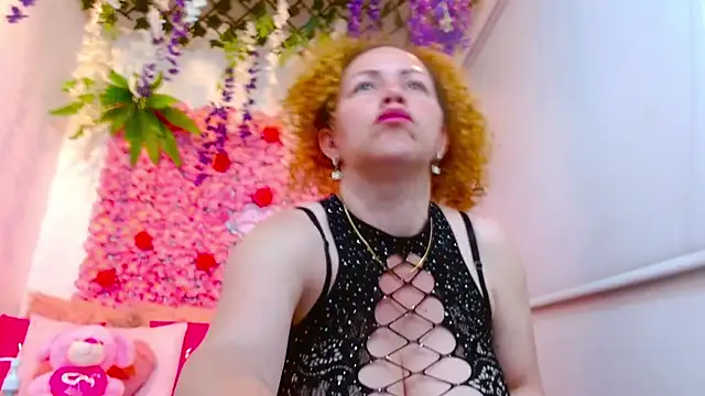 Snapshot of BLONDE_SEXYHOT chatting on October 2025 04:34:01 AM BLONDE SEXYHOT online show from October 2025 04:34:01 AM