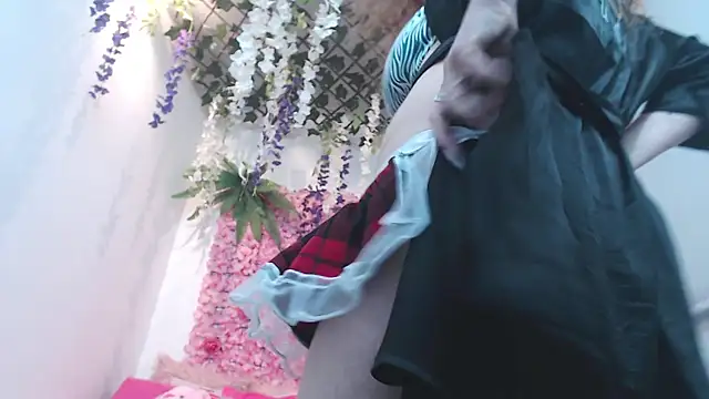 Snapshot of BLONDE_SEXYHOT chatting on November 2025 09:47:01 PM BLONDE SEXYHOT online show from November 2025 09:47:01 PM