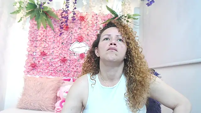 Snapshot of BLONDE_SEXYHOT chatting on November 2025 11:59:02 PM BLONDE SEXYHOT online show from November 2025 11:59:02 PM