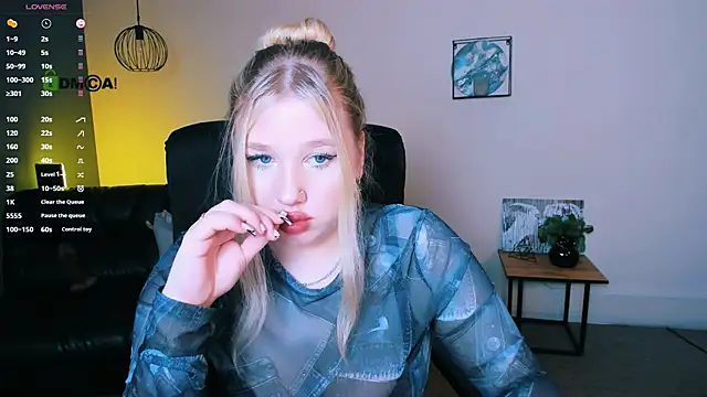 juli kisss online show from December 2024 10:36:02 PM