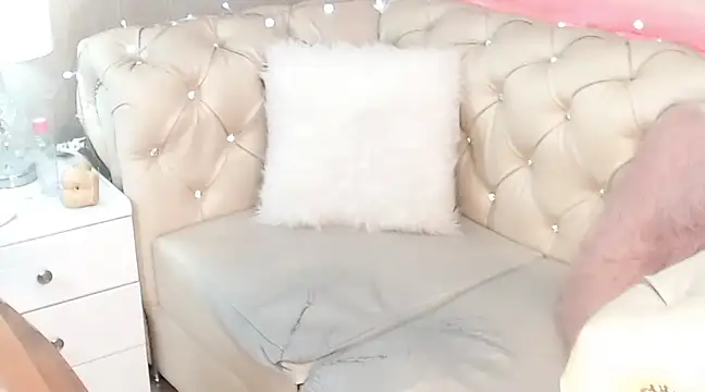 Snapshot of Barbie_Fox chatting on February 2025 10:09:01 PM Barbie Fox online show from February 2025 10:09:01 PM