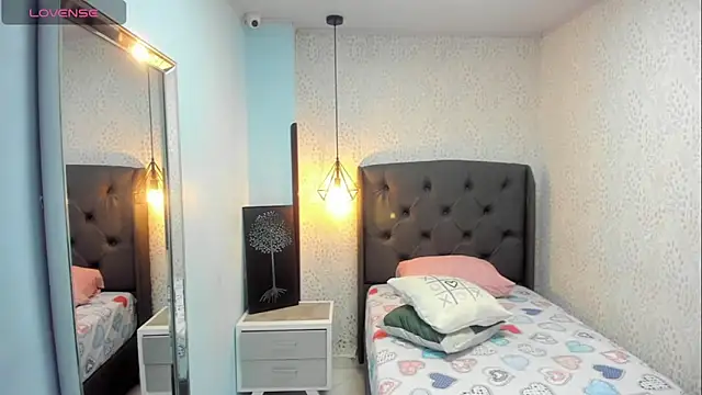 MAILYLOVE1 online show from February 2025 04:00:02 PM