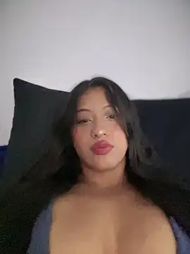 Snapshot of Estefanii- chatting on November 2025 10:58:02 AM Estefanii- online show from November 2025 10:58:02 AM