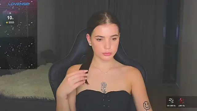 Snapshot of adrianawow1 chatting on October 2025 01:18:01 AM adrianawow1 online show from October 2025 01:18:01 AM