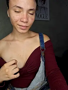 Snapshot of HelenHoltz chatting on September 2025 02:00:02 PM HelenHoltz online show from September 2025 02:00:02 PM