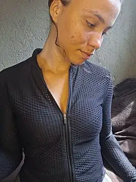 Snapshot of HelenHoltz chatting on October 2025 04:31:02 PM HelenHoltz online show from October 2025 04:31:02 PM