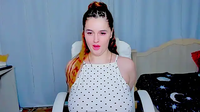 Snapshot of Nika_tailor chatting on December 2024 10:17:02 AM Nika tailor online show from December 2024 10:17:02 AM