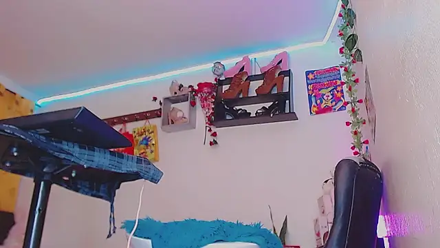 Snapshot of _Fernanda_Sanchez chatting on December 2024 01:58:01 AM Fernanda Sanchez online show from December 2024 01:58:01 AM