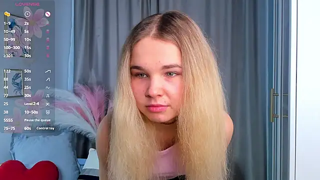 Snapshot of OdetteHarwick chatting on October 2025 08:03:01 AM OdetteHarwick online show from October 2025 08:03:01 AM