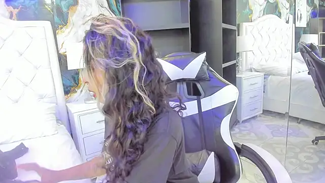 Snapshot of rave_connor chatting on October 2025 07:00:01 PM rave connor online show from October 2025 07:00:01 PM