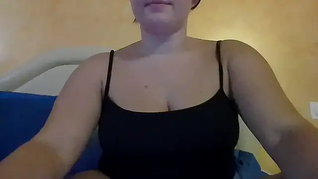 Chicamora online show from September 2025 08:01:02 PM