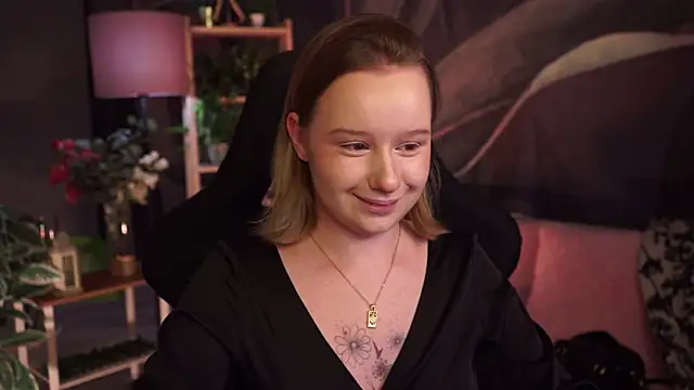 Snapshot of AdeleLoomis chatting on November 2025 02:21:01 AM AdeleLoomis online show from November 2025 02:21:01 AM